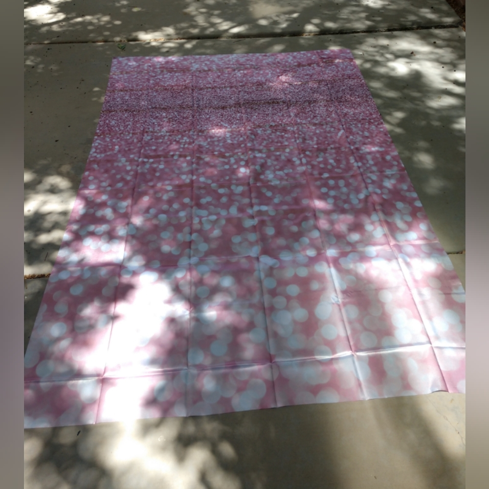 Decorative backdrop cloth with the design shown come unopen (pink/rose gold 8B)